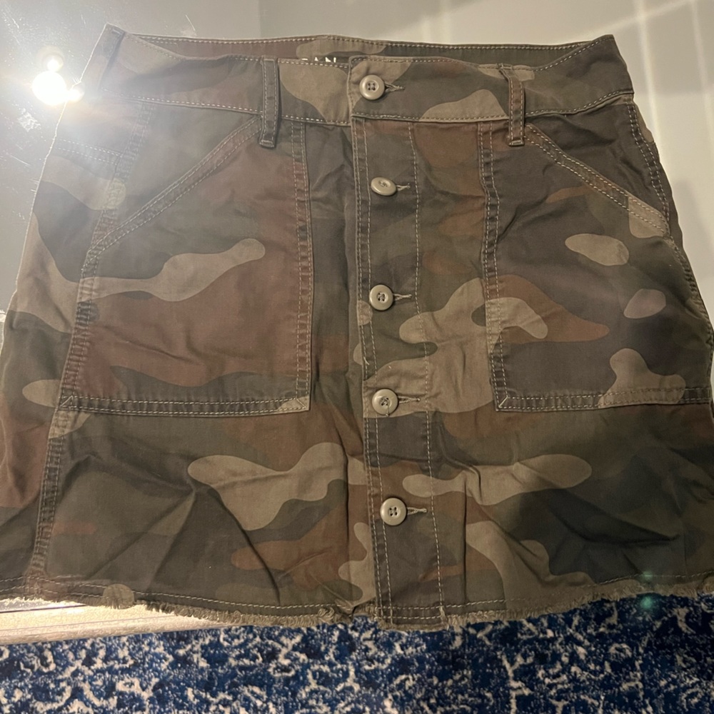 BNWT Women’s American Eagle camo skirt